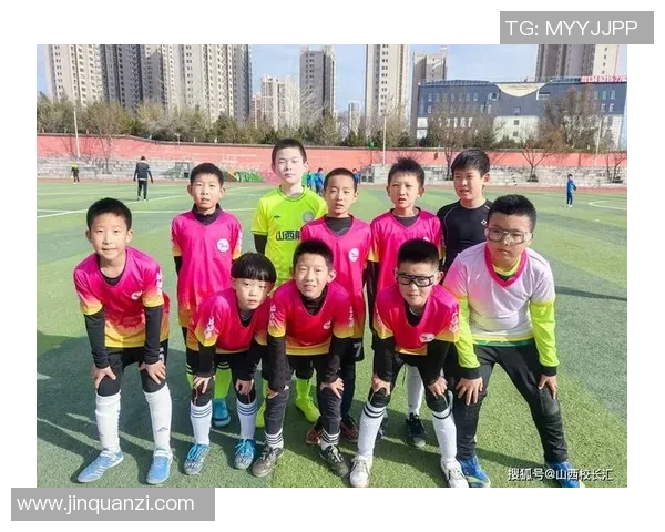 闪耀绿茵场的足球明星们展现风采与魅力的精彩瞬间 闪耀绿茵场的足球明星们展现风采与魅力的精彩瞬间